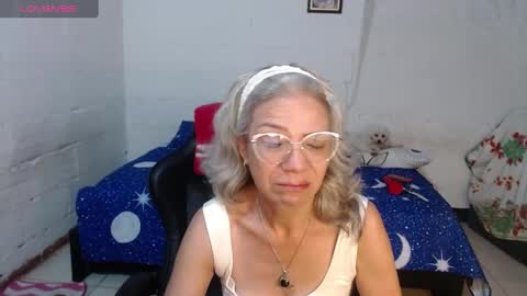 Snapshot of giorgia_xue53 chatting on 12-08-24, 10:19 Mary online show from 12-08-24, 10:19