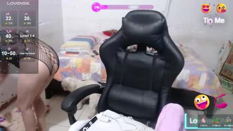 Snapshot of giorgia_xue53 chatting on 01-12-25, 03:07 Mary online show from 01-12-25, 03:07