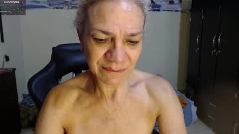 Snapshot of giorgia_xue53 chatting on 02-12-25, 06:08 Mary online show from 02-12-25, 06:08