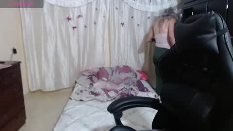 Snapshot of giorgia_xue53 chatting on 02-23-25, 01:02 Mary online show from 02-23-25, 01:02