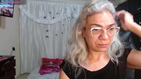 Snapshot of giorgia_xue53 chatting on 02-26-25, 09:32 Mary online show from 02-26-25, 09:32