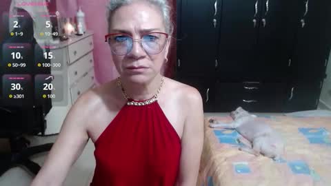 Snapshot of giorgia_xue53 chatting on 09-29-25, 01:00 Mary online show from 09-29-25, 01:00