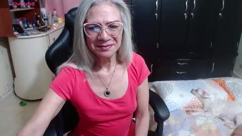 Snapshot of giorgia_xue53 chatting on 10-14-25, 05:08 Mary online show from 10-14-25, 05:08