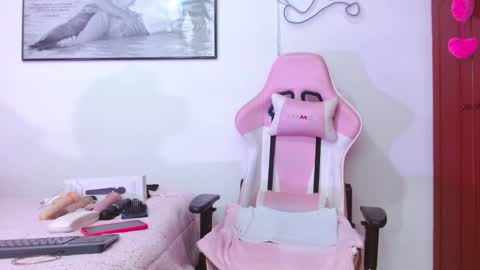 Snapshot of giorgina_montiere chatting on 01-05-26, 10:24 giorgina_montiere online show from 01-05-26, 10:24