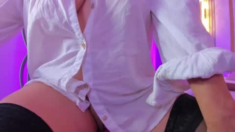 Snapshot of gipsela_gomez chatting on 04-15-26, 10:43 G I S E P L A online show from 04-15-26, 10:43