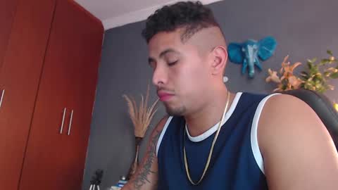 Snapshot of girge23 chatting on 12-03-24, 08:39 piggy boy online show from 12-03-24, 08:39