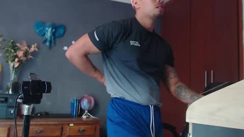 Snapshot of girge23 chatting on 12-07-24, 02:46 piggy boy online show from 12-07-24, 02:46