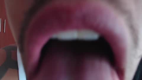 Snapshot of girge23 chatting on 12-12-24, 06:42 piggy boy online show from 12-12-24, 06:42