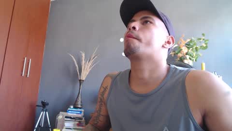 Snapshot of girge23 chatting on 01-12-25, 03:46 piggy boy online show from 01-12-25, 03:46