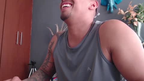 Snapshot of girge23 chatting on 01-12-25, 08:03 piggy boy online show from 01-12-25, 08:03