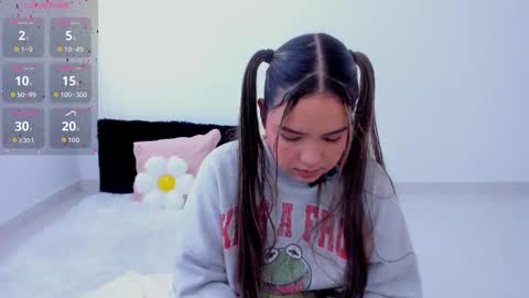 Snapshot of girl_alana chatting on 10-16-25, 04:52 Alana online show from 10-16-25, 04:52