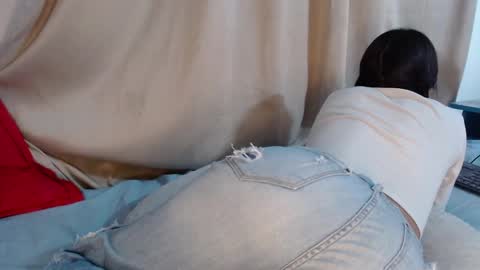 Snapshot of girl_honey_ chatting on 01-16-25, 02:09 Aleja online show from 01-16-25, 02:09