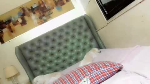 Snapshot of girl_in_ur_dreams chatting on 01-07-26, 01:46 urGIRL online show from 01-07-26, 01:46