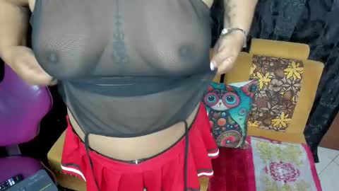 girl_luna_ online show from 10-18-25, 07:03