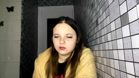 Snapshot of girl_shy07 chatting on 12-13-25, 08:14 girl_shy07 online show from 12-13-25, 08:14