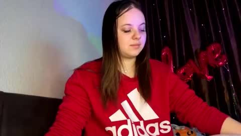 girl_shy07 online show from 02-18-26, 08:16
