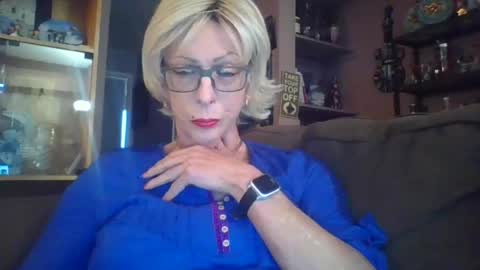 Snapshot of girlinrock chatting on 05-08-26, 01:00 Girlinrock online show from 05-08-26, 01:00