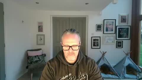 girlsandbikes online show from 12-22-25, 03:53