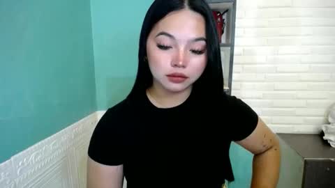 Snapshot of girlthatuneedxxx chatting on 03-17-26, 06:11 Rhaine online show from 03-17-26, 06:11