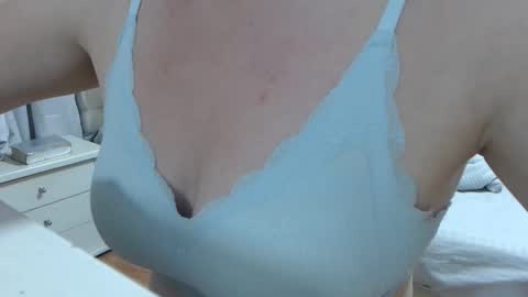 Snapshot of girlvictoria chatting on 02-09-26, 12:47 Victoria online show from 02-09-26, 12:47