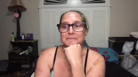 Snapshot of girlzhavefuntoo chatting on 09-21-25, 04:14 Girls Have Fun Too online show from 09-21-25, 04:14