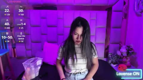 Snapshot of gisell_squirt chatting on 11-25-25, 12:27 gisell_squirt online show from 11-25-25, 12:27