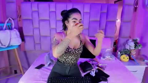 Snapshot of gisell_squirt chatting on 12-01-25, 12:54 gisell_squirt online show from 12-01-25, 12:54