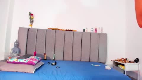 giselle_james online show from 03-02-26, 06:04