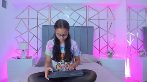 Snapshot of giselle_roldan chatting on 01-24-25, 11:59 GISELLE ROLDAN online show from 01-24-25, 11:59