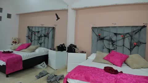 Snapshot of giselle_roldan chatting on 10-04-25, 08:18 GISELLE ROLDAN online show from 10-04-25, 08:18