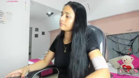 Snapshot of giselle_roldan chatting on 10-23-25, 05:29 GISELLE ROLDAN online show from 10-23-25, 05:29