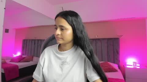 GISELLE ROLDAN online show from 04-10-26, 02:44