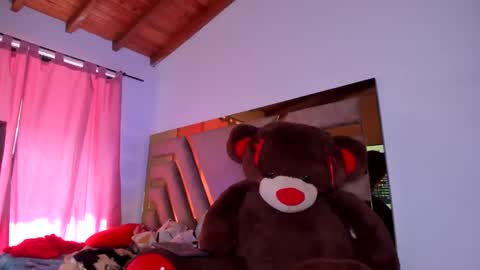 Snapshot of giselreyes1 chatting on 02-16-25, 09:16 . Gisel Reyes . online show from 02-16-25, 09:16