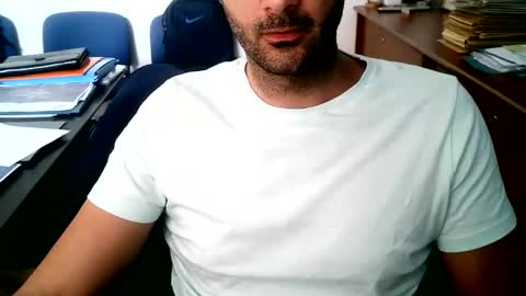 Snapshot of giuseppevai1 chatting on 06-10-26, 01:21 giuseppevai1 online show from 06-10-26, 01:21