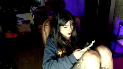 Snapshot of givenom chatting on 09-28-25, 12:38 dirtyvenom online show from 09-28-25, 12:38