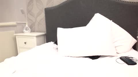 Snapshot of gizzlemcclizzle chatting on 10-28-25, 01:58 Chad Thunderstroke and Bianca online show from 10-28-25, 01:58