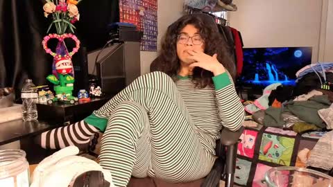 Snapshot of glaceon9 chatting on 02-05-25, 01:47 glaceon9 online show from 02-05-25, 01:47