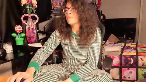 Snapshot of glaceon9 chatting on 02-17-25, 05:25 glaceon9 online show from 02-17-25, 05:25