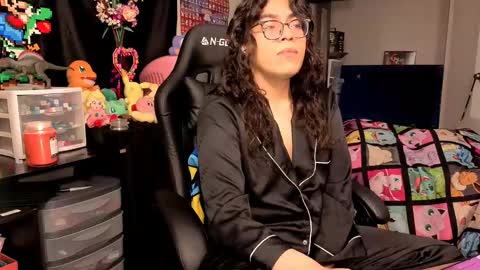 Snapshot of glaceon9 chatting on 10-06-25, 05:43 glaceon9 online show from 10-06-25, 05:43