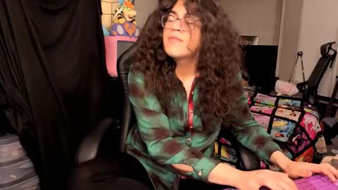 Snapshot of glaceon9 chatting on 11-24-25, 11:37 glaceon9 online show from 11-24-25, 11:37