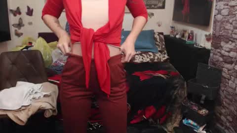 Snapshot of glamourhottie chatting on 10-08-25, 08:23 Glamourhottie online show from 10-08-25, 08:23