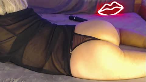 Snapshot of glan_do_line chatting on 12-23-24, 04:39 Pauline online show from 12-23-24, 04:39