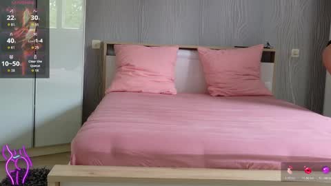 Pauline online show from 04-28-26, 07:46