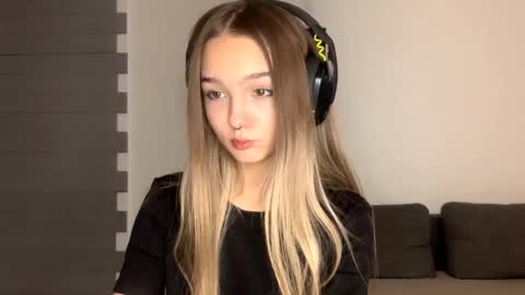 Snapshot of glennbloebaum chatting on 11-07-25, 11:10 Catalina online show from 11-07-25, 11:10