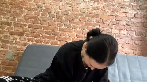 Bella online show from 10-15-25, 09:09