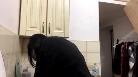 Bella online show from 10-27-25, 04:22