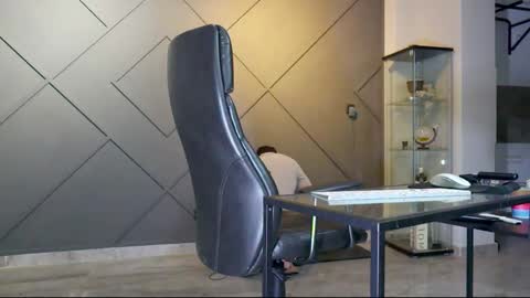 Matthew .. for short call me Matt online show from 02-18-25, 02:16