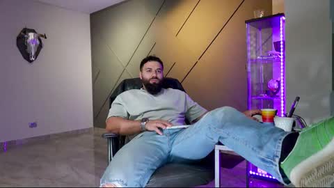 Matthew .. for short call me Matt online show from 03-11-25, 06:00