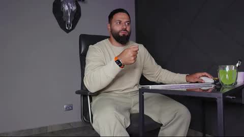 Matthew .. for short call me Matt online show from 09-20-25, 12:22