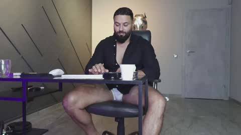 Matthew .. for short call me Matt online show from 09-29-25, 08:24